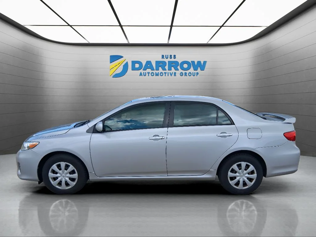 Used 2011 Silver Toyota LE image 2