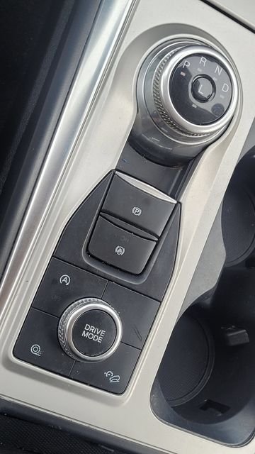 Used 2022 White Metallic Ford XLT image 14
