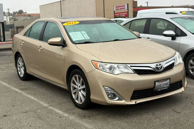 Used 2012  Toyota XLE image 2