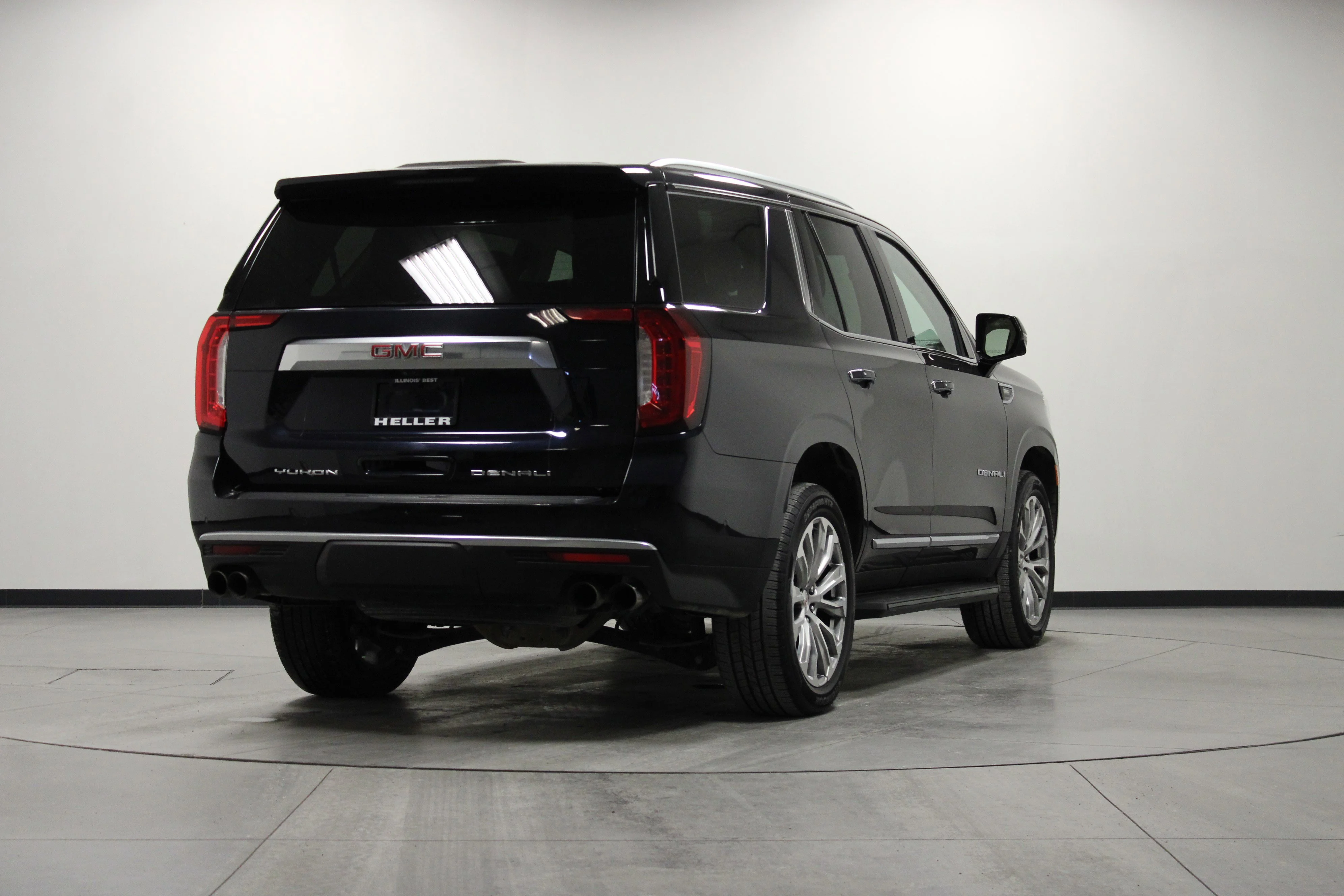 Used 2023 Midnight Blue Metallic GMC Denali image 4