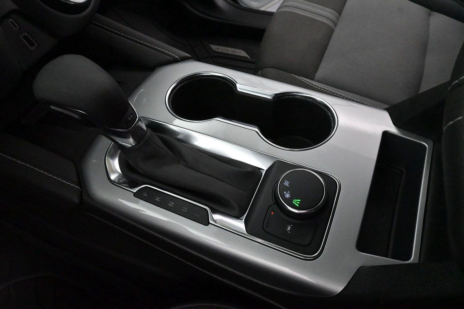 Used 2023 SUMMIT WHITE Chevrolet LT image 27