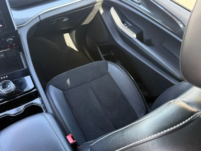 Used 2023 Bright White Clearcoat Jeep Altitude image 27