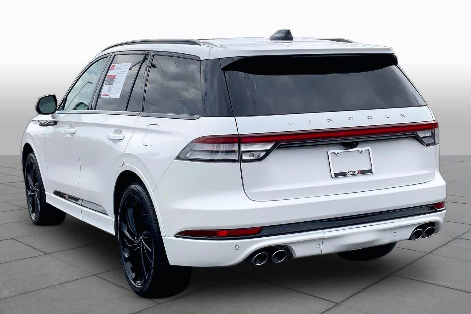Used 2025 Pristine White Lincoln Reserve image 12