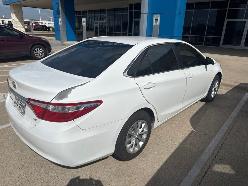 Used 2016  Toyota XLE image 3