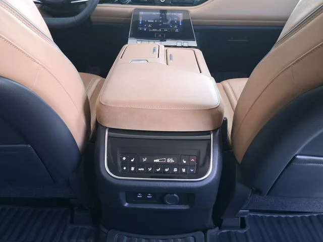 Used 2025 White INFINITI SENSORY image 25