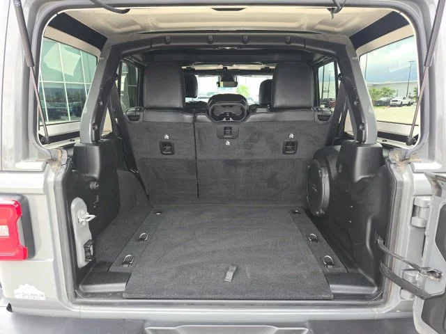 Used 2023 Gray Jeep Rubicon image 8