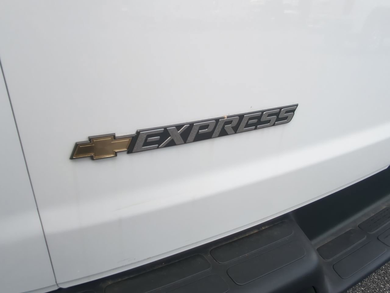 New 2025 Summit White Chevrolet Work Truck image 28