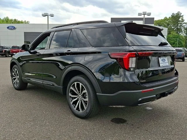 New 2026 Agate Black Metallic Ford ST-Line image 3