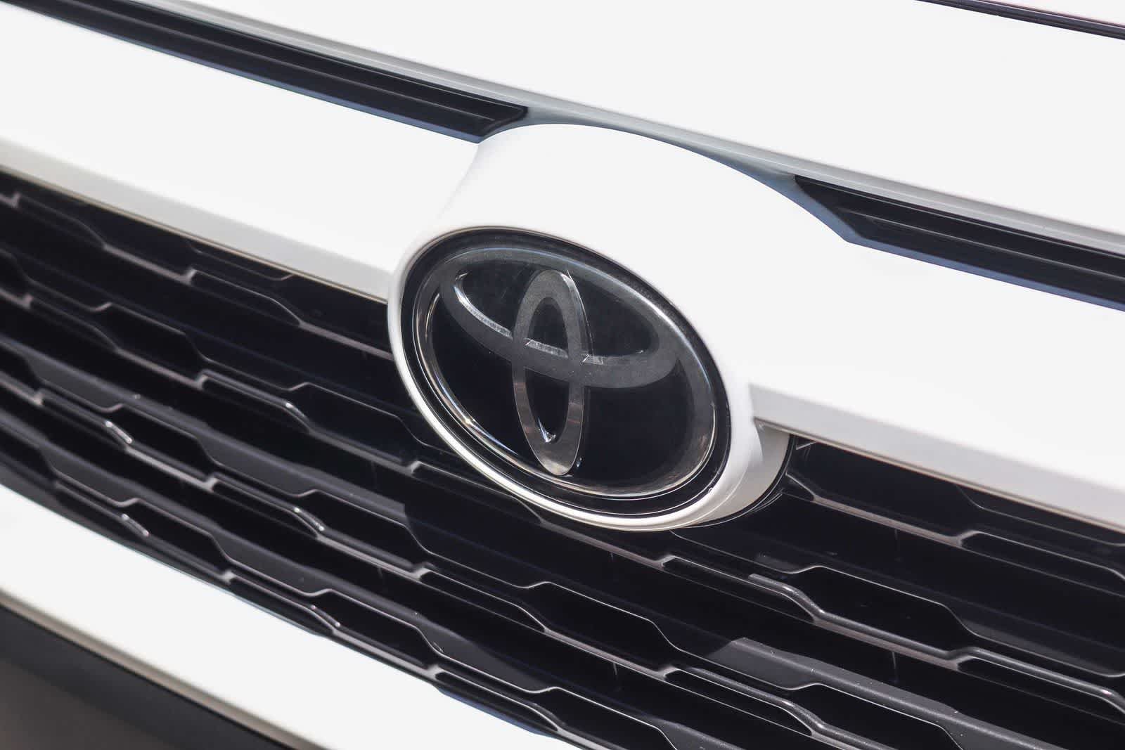 Used 2021 Super White Toyota LE image 9