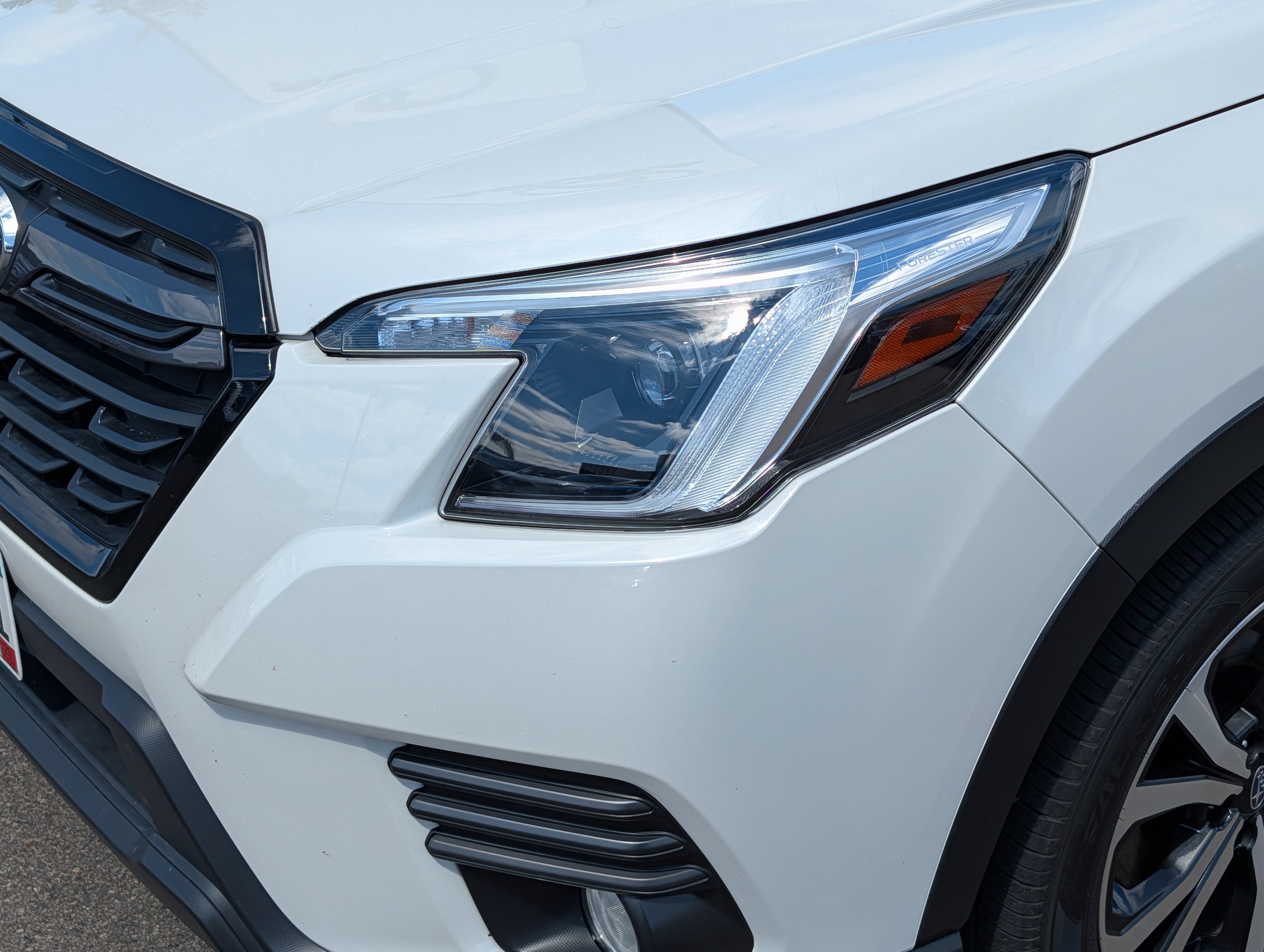 Used 2023 Crystal White Pearl Subaru Limited image 16