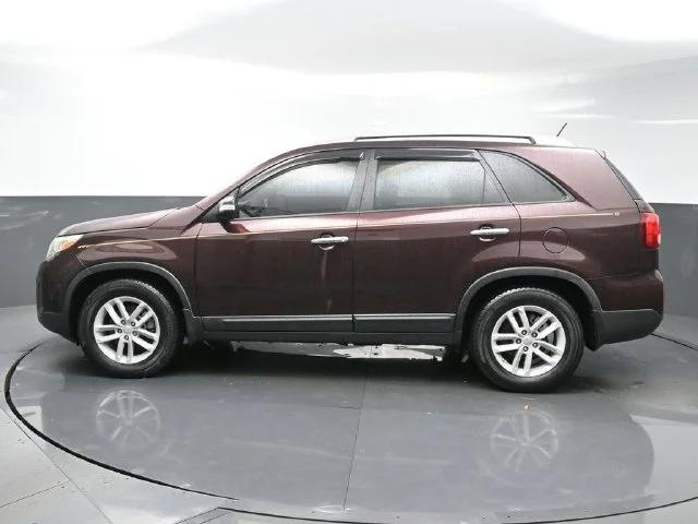 Used 2015 Red Kia LX image 4