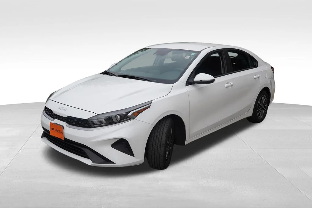 Used 2023 Snow White Pearl Kia LXS image 11