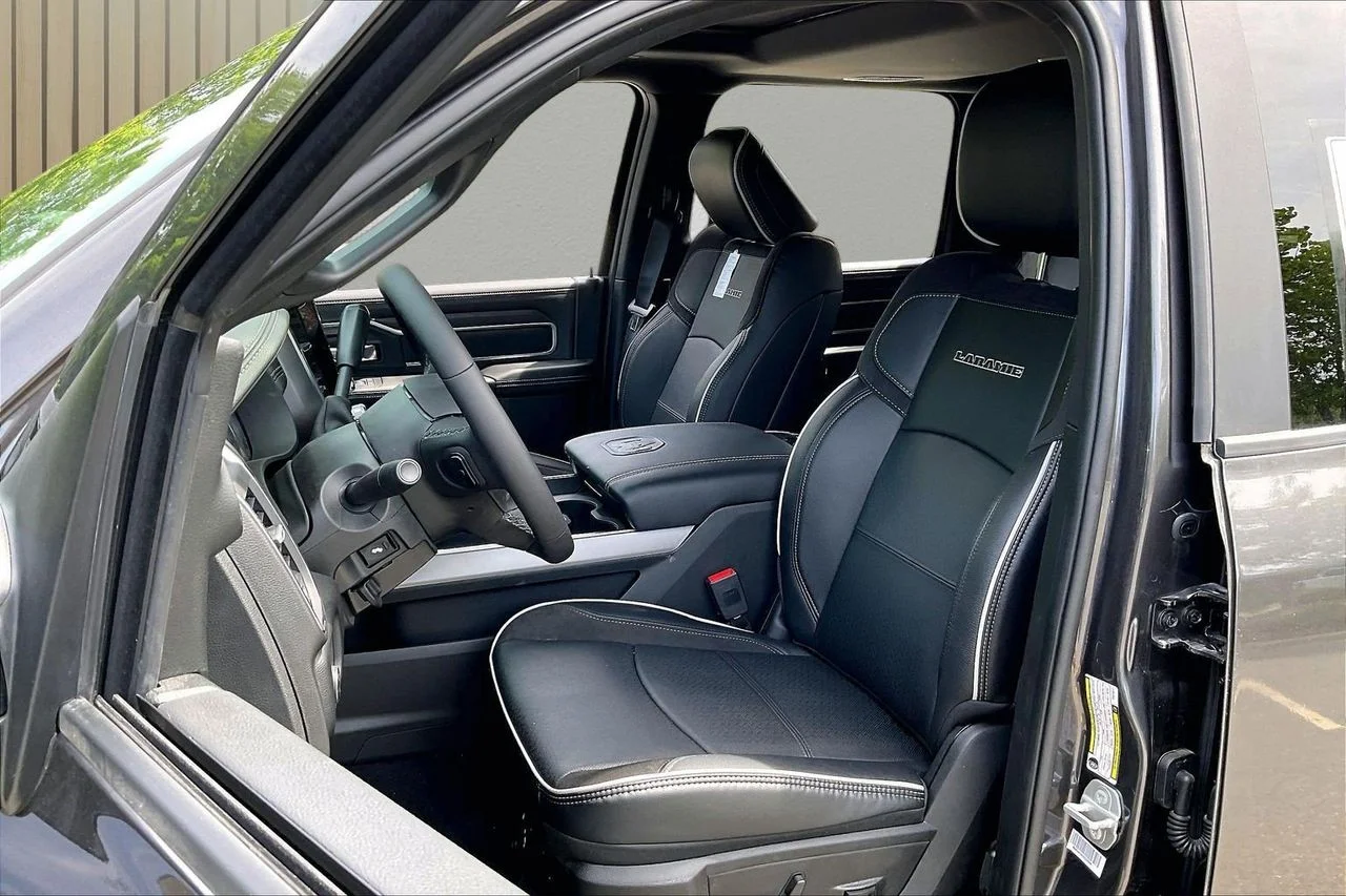 New 2026 Granite Crystal Metallic Clear-Coat Exterior Paint RAM Laramie image 40
