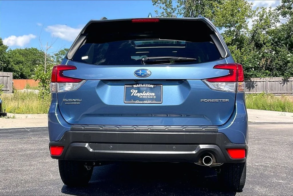 Used 2020 Blue Subaru Limited image 3