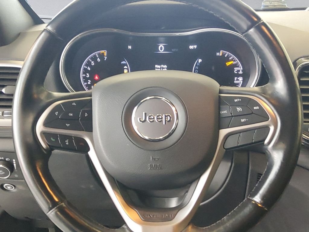 Used 2020 White Jeep Laredo image 9