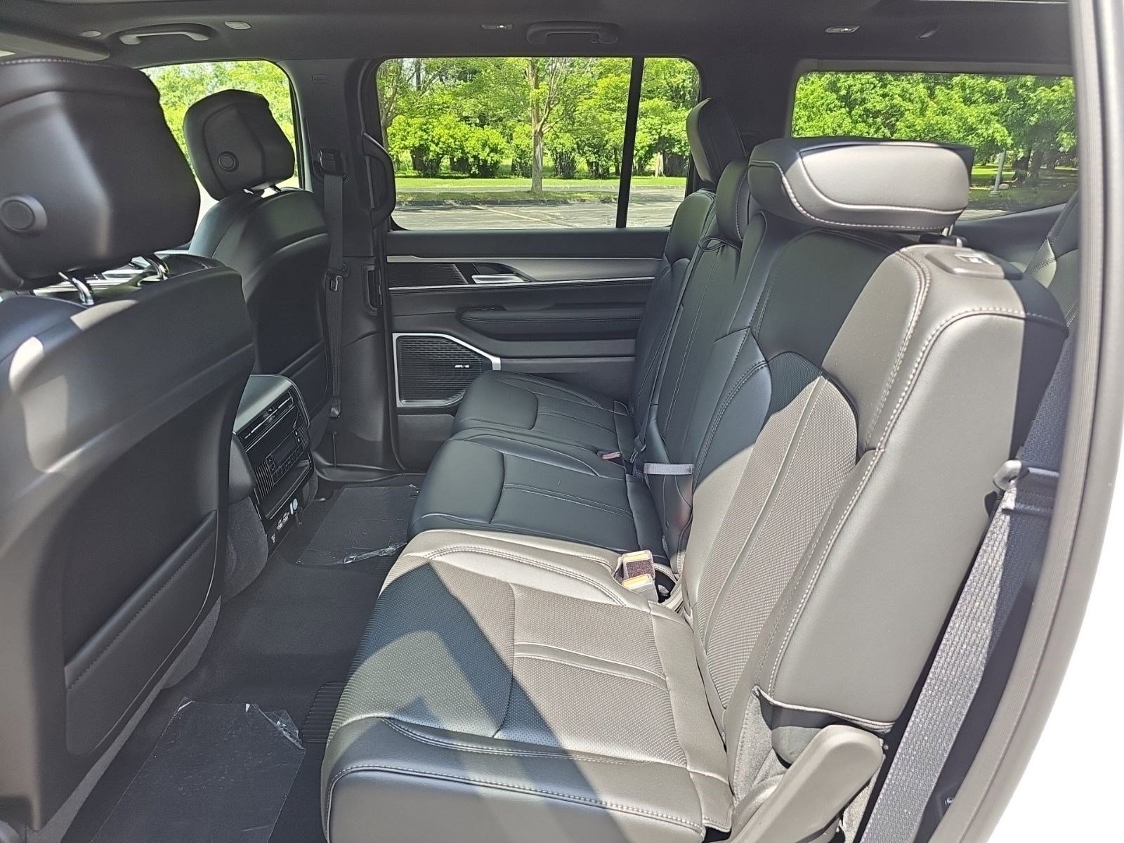 New 2026 Bright White Clearcoat Jeep Upland image 17