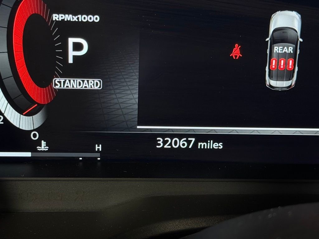 Used 2023 Black Nissan Platinum image 18