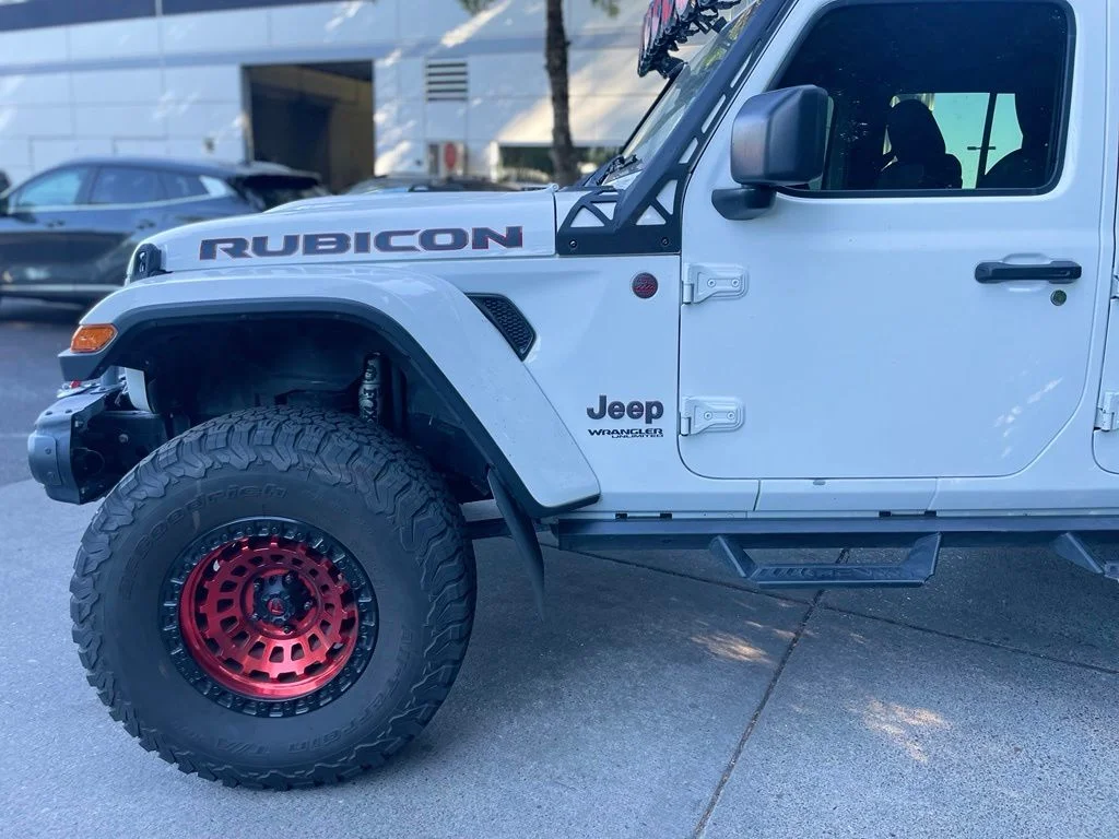 Used 2018 Bright White Clearcoat Jeep Unlimited Rubicon image 7