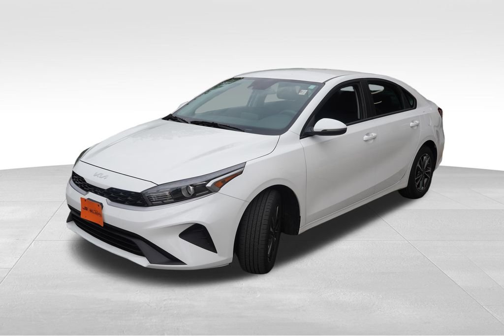 Used 2023 Snow White Pearl Kia LXS image 11