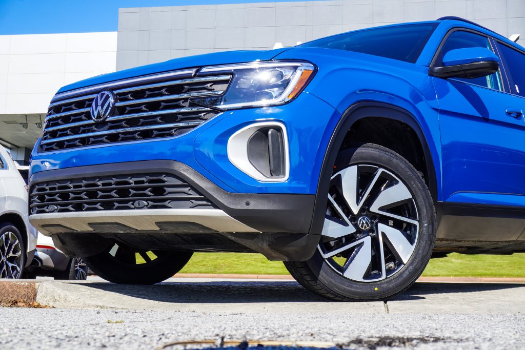 Used 2026 Blue Volkswagen SE w/Technology image 2
