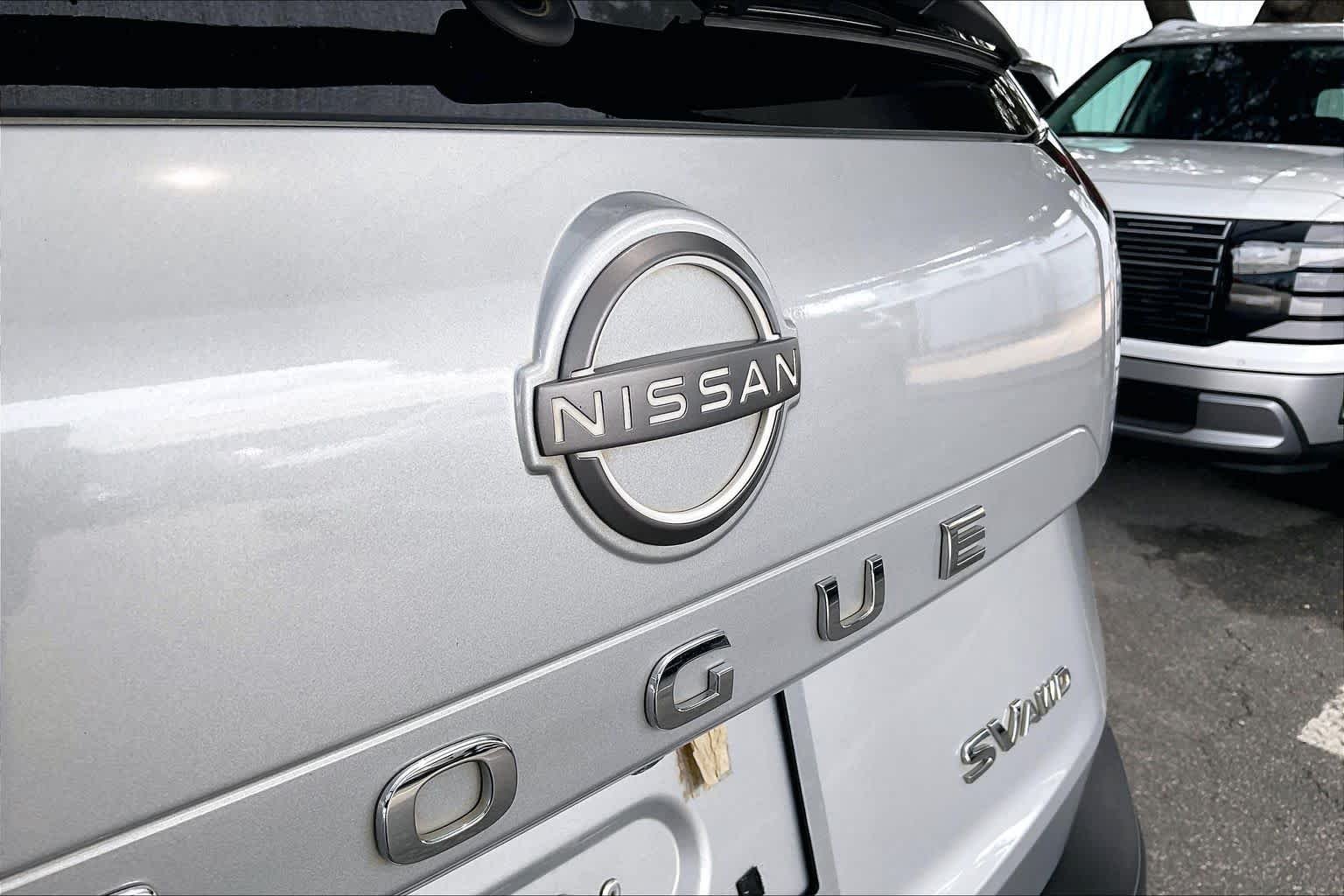Used 2023 Brilliant Silver Metallic Nissan SV image 31