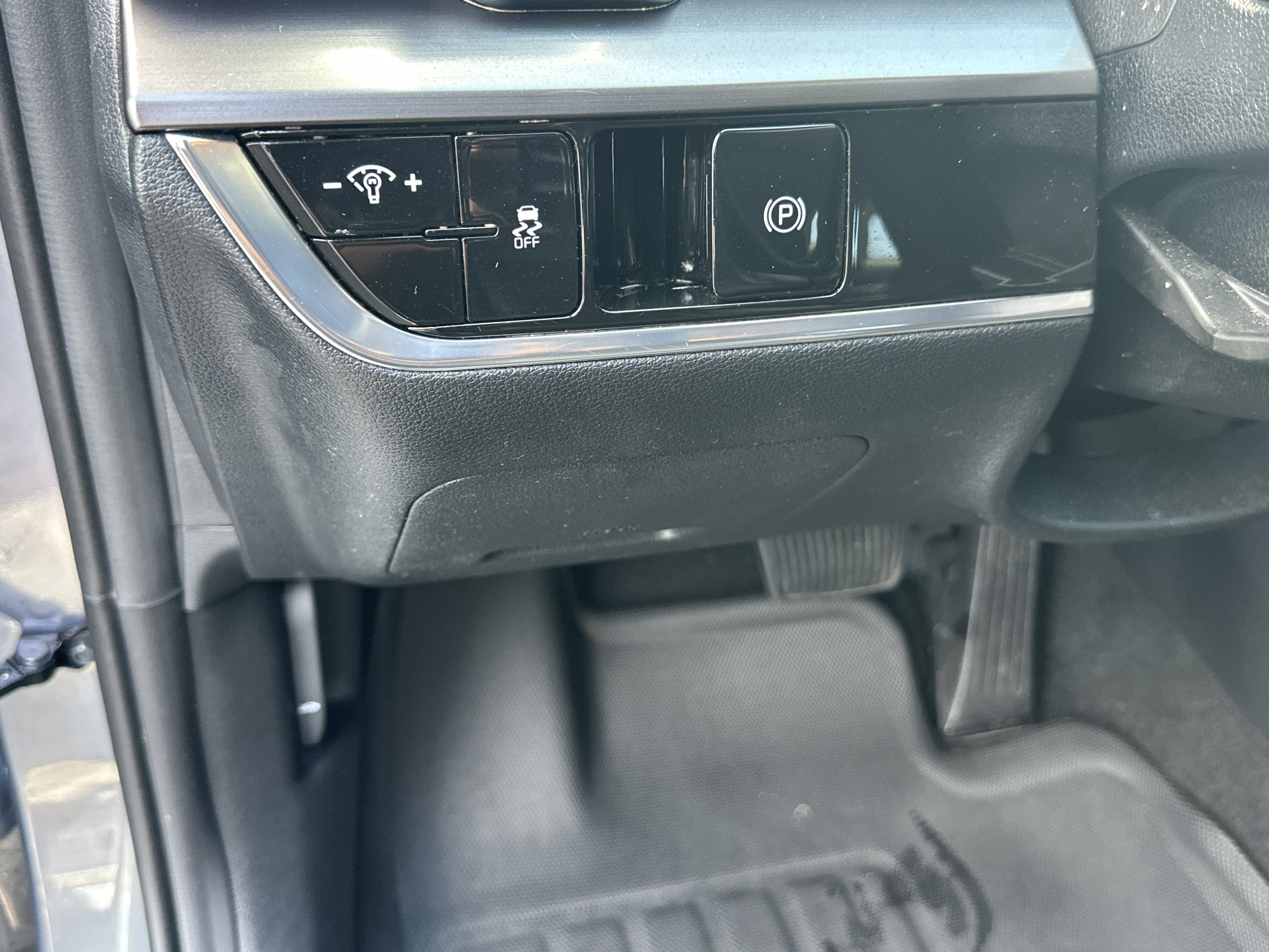 Used 2025 Everlasting Silver Kia EX image 28