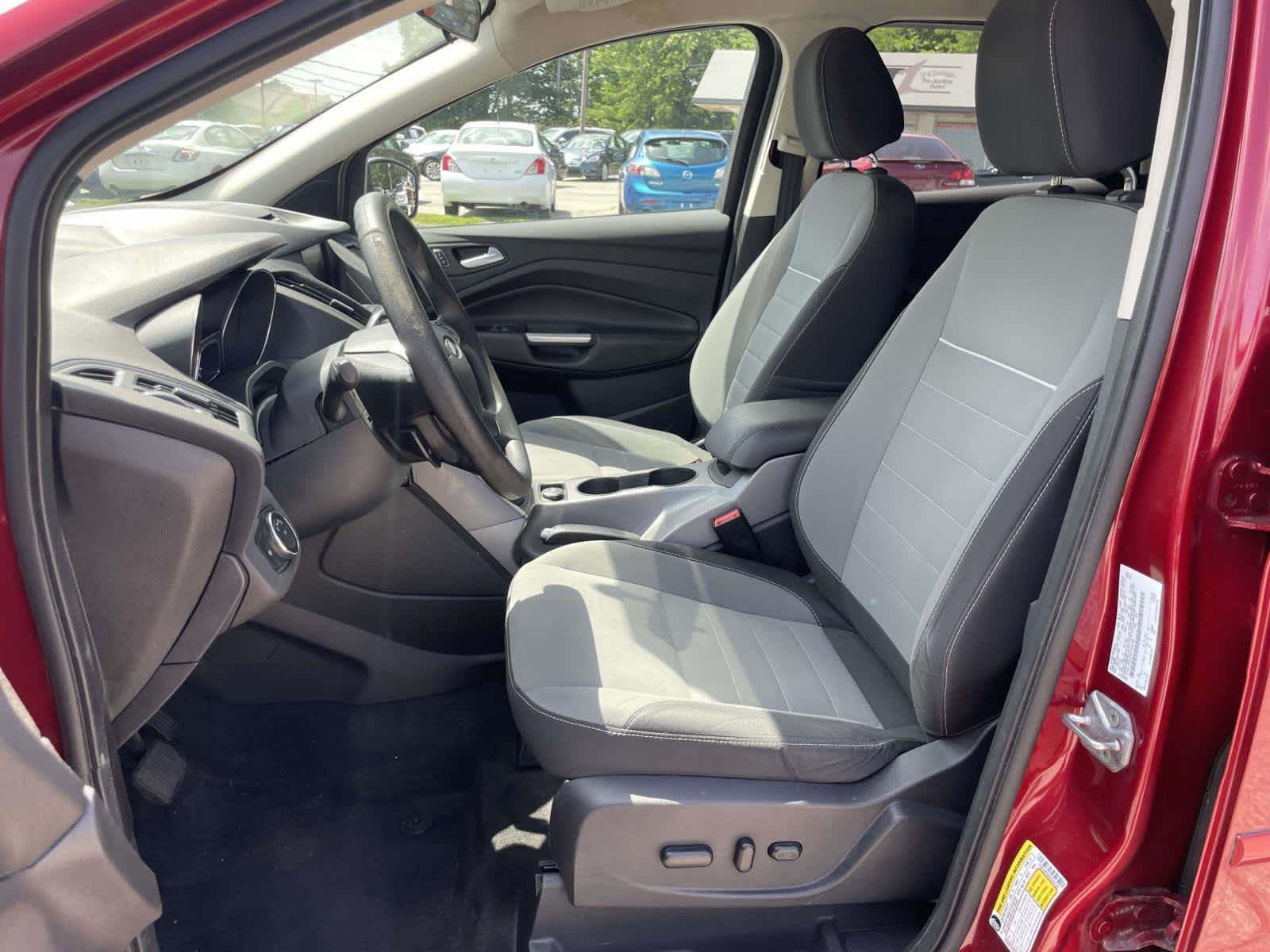 Used 2014 Ruby Red Tinted Clearcoat Ford SE image 17