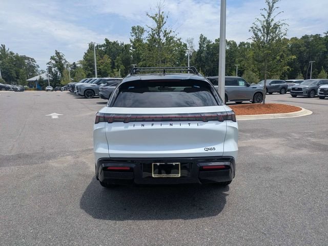New 2027 2T RAD WHT INFINITI Autograph AWD image 4