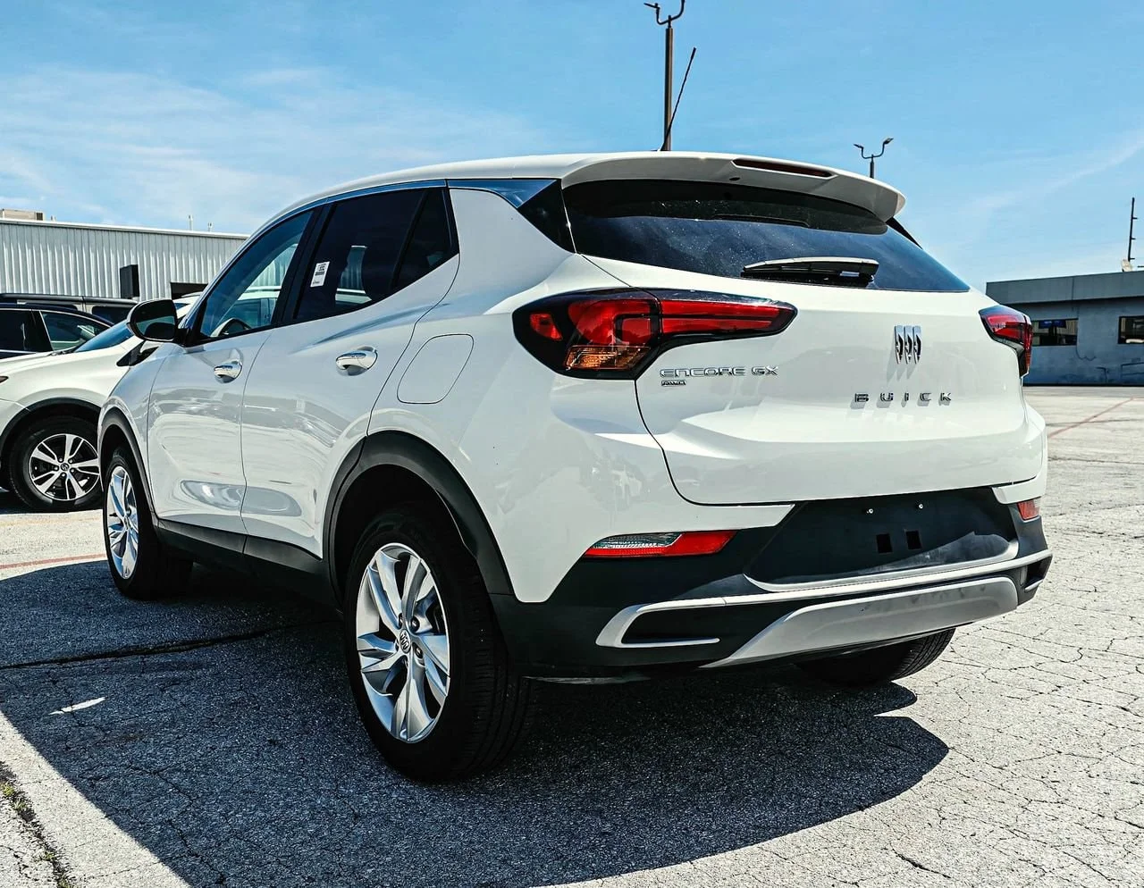 Used 2025 Summit White Buick Preferred image 3