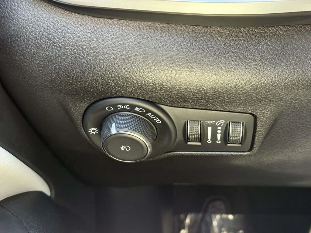 Used 2025 Blue Jeep Limited image 26