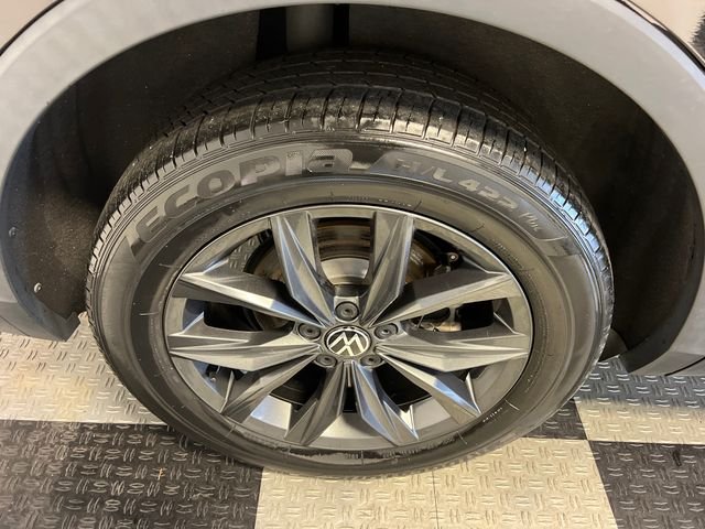Certified Used 2022 Black Volkswagen 2.0T SE image 13