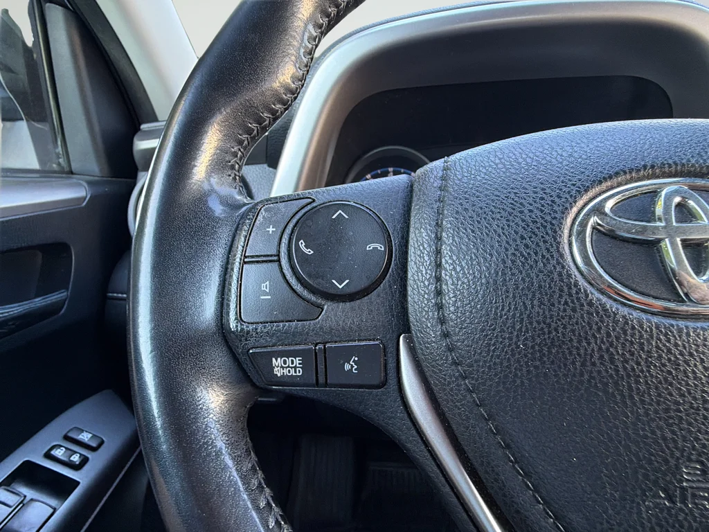Used 2018 Gray Toyota XLE image 16