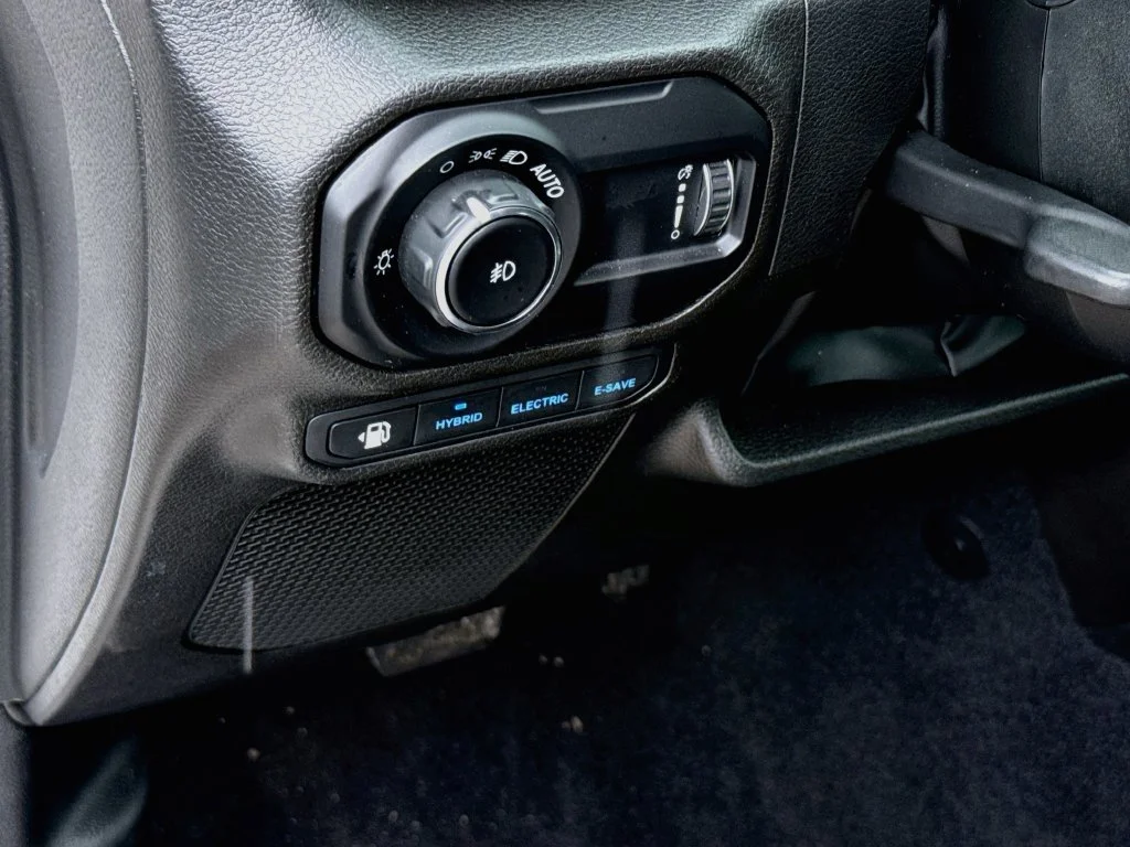 Used 2023 White Jeep Rubicon 4xe image 11