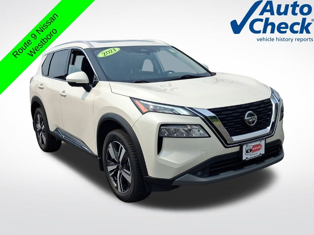Used 2021 White Nissan SL image 1