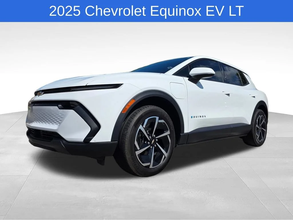 Used 2025 Summit White Chevrolet LT image 10