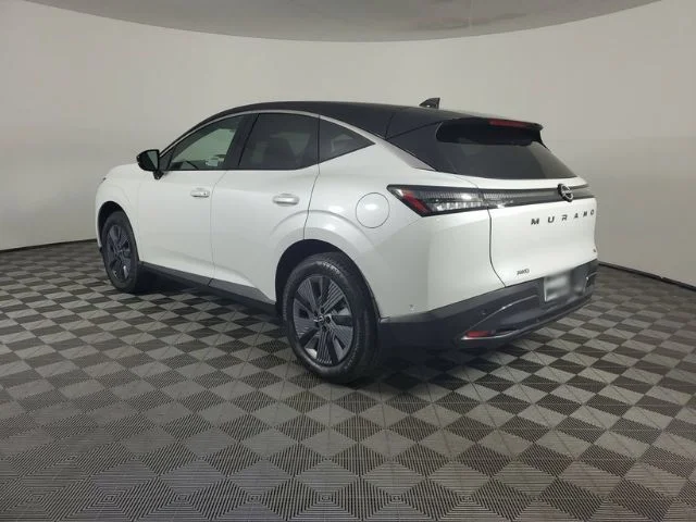 New 2025 Two-tone Everest White TriCoat / Super Black Nissan SL image 5