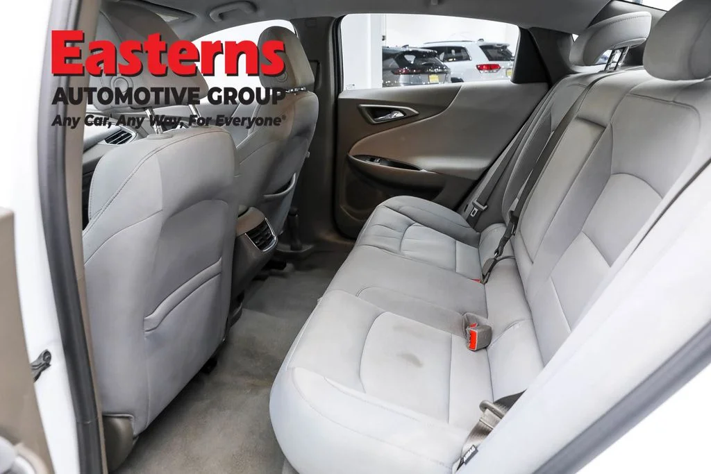 Used 2022 White Chevrolet LT image 21