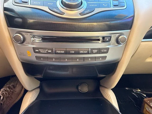 Used 2016 White INFINITI Base image 20