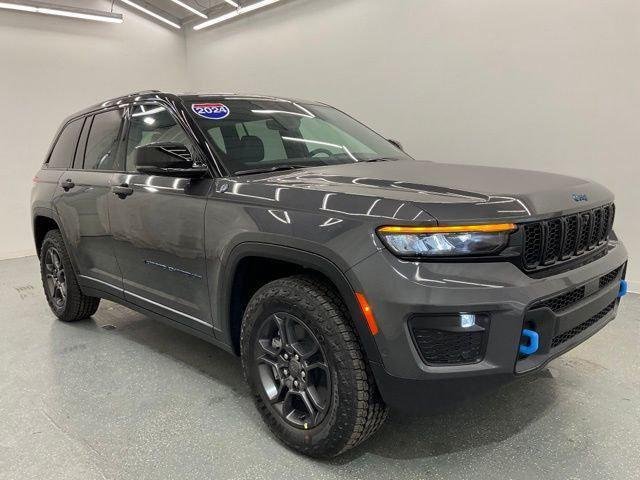 New 2024 Baltic Gray Metallic Clearcoat Jeep Trailhawk image 8