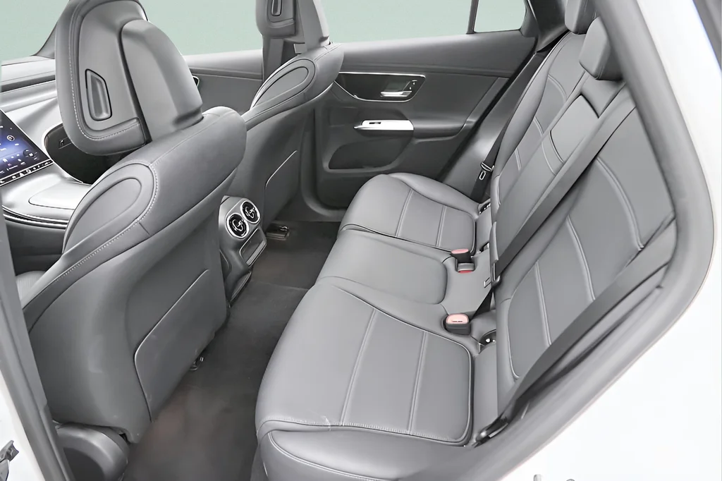 Used 2024 Polar White Mercedes-Benz GLC 300 image 29