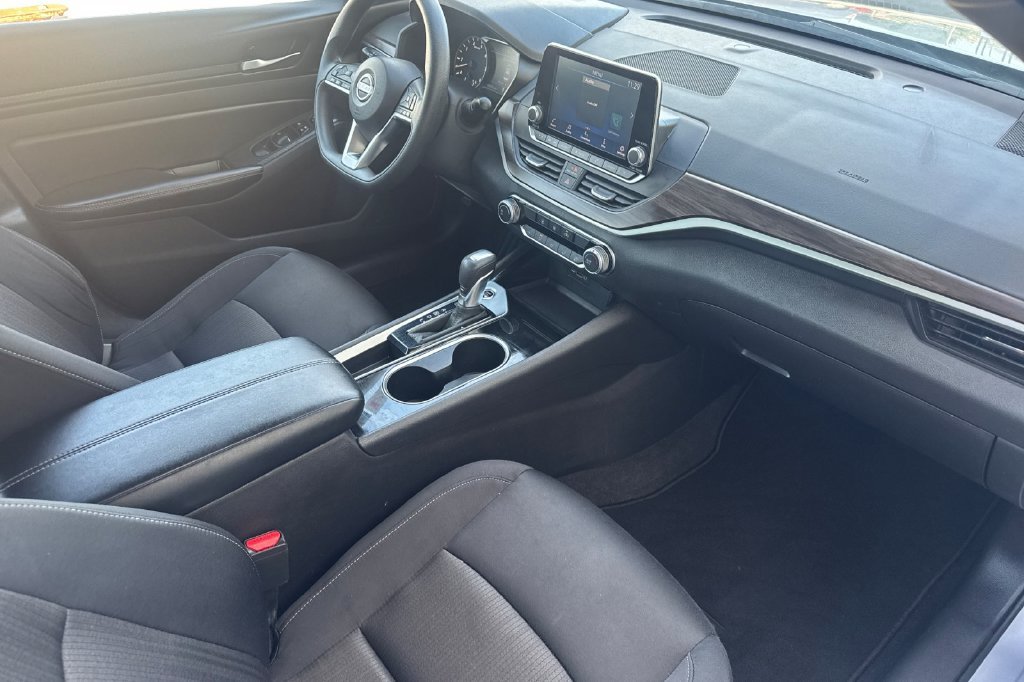 Used 2024 Silver Nissan 2.5 SV image 19
