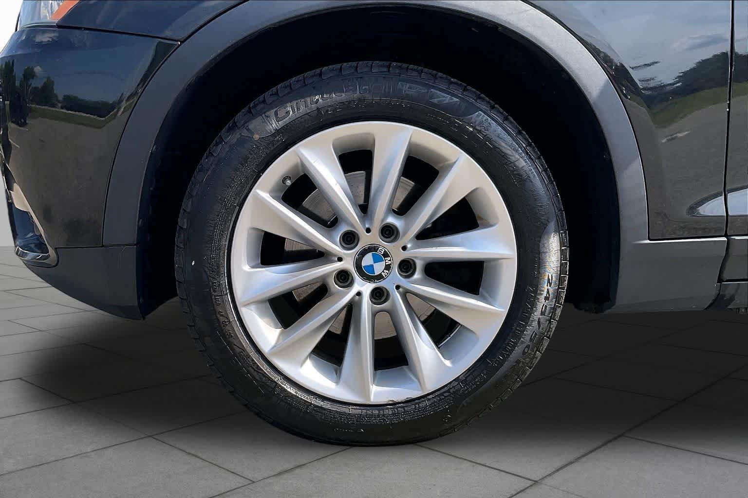 Used 2014 Black Sapphire Metallic BMW xDrive28i image 10