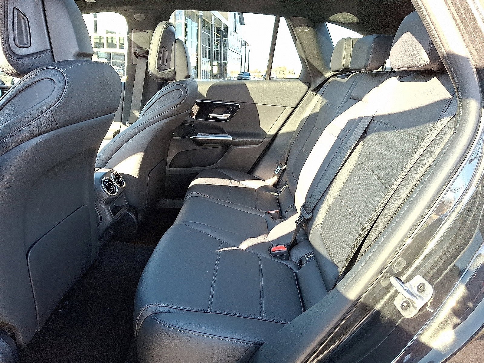 Used 2026 Graphite Grey Metallic Mercedes-Benz GLC 300 image 6