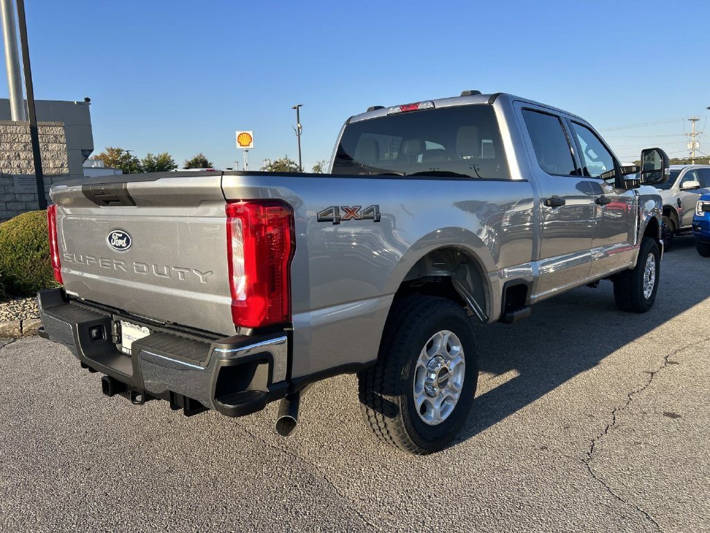 New 2027 Iconic Silver Metallic Ford F-250® XLT image 4