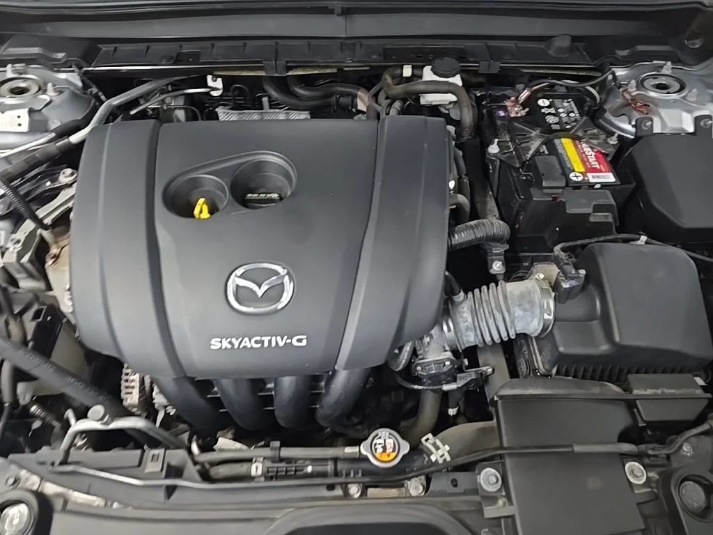 Used 2021 Silver Mazda Select image 15