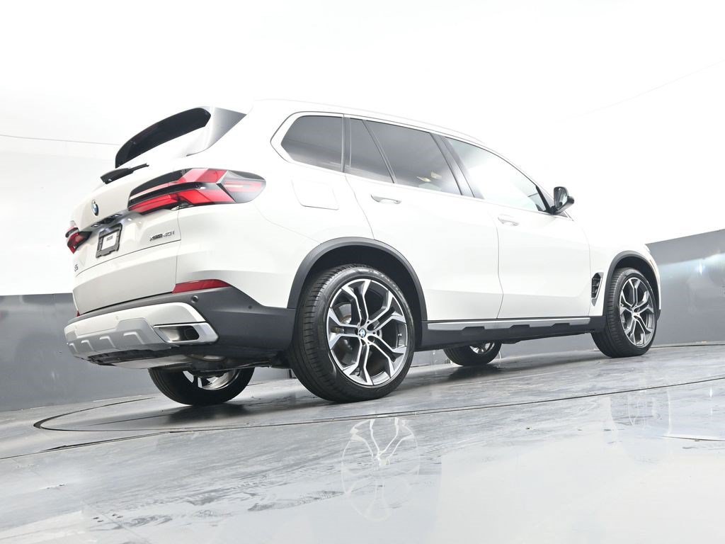 Used 2026 Alpine White BMW xDrive40i image 29