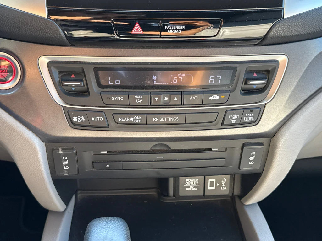 Used 2018 Lunar Silver Metallic Honda RTL-T image 24