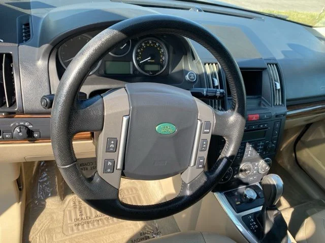 2009 Land Rover LR2 HSE - Photo 12