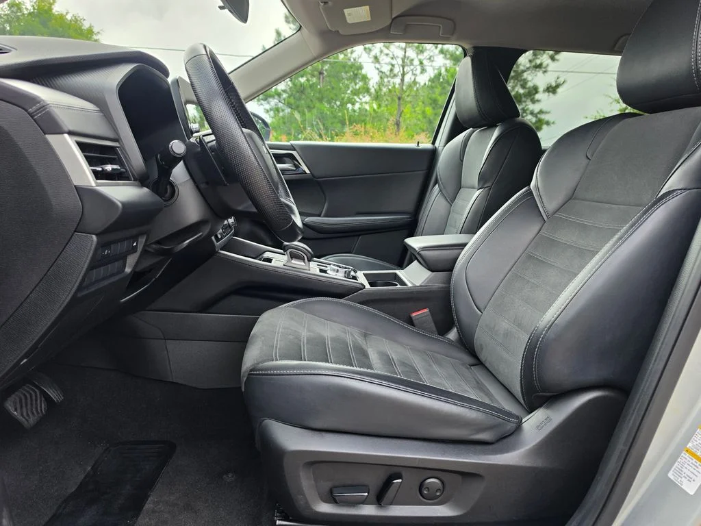 Used 2024  Mitsubishi SE image 16