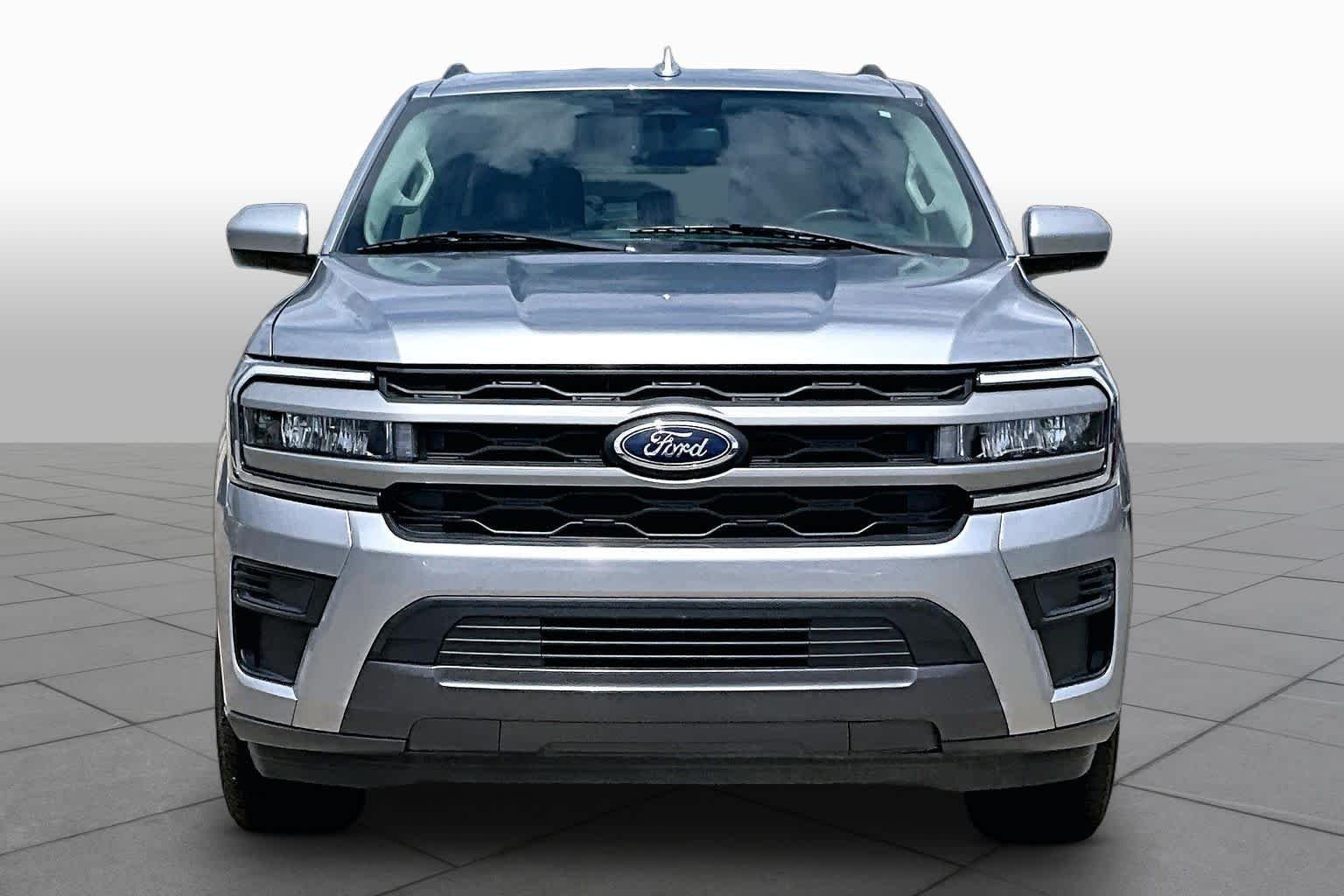 Used 2024 Iconic Silver Metallic Ford XLT image 4